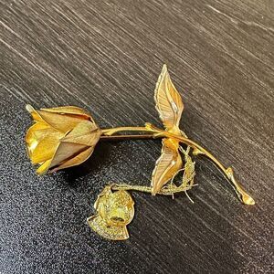 Vintage signed Giovanni Gold Tone Rose Brooch!